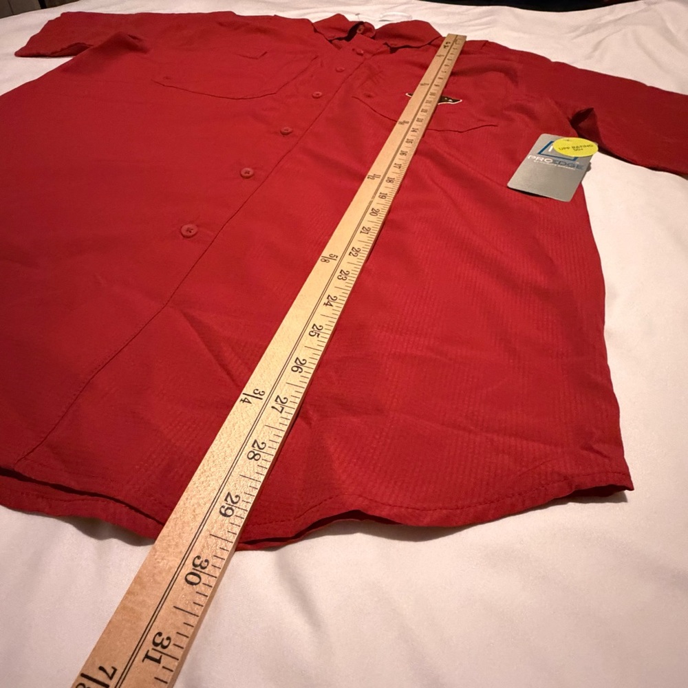 Pro Edge Red Short-Sleeve Button-Down Shirt with Embroidered Patch AR Razorbacks - Picture 2 of 6